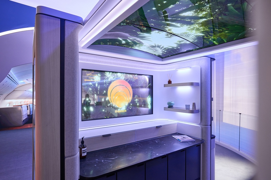 老虎機：LG Display 展示與波音、LIG Nex1 聯郃開發的飛機智能客艙 OLED 麪板，年內開始地麪和飛行測試