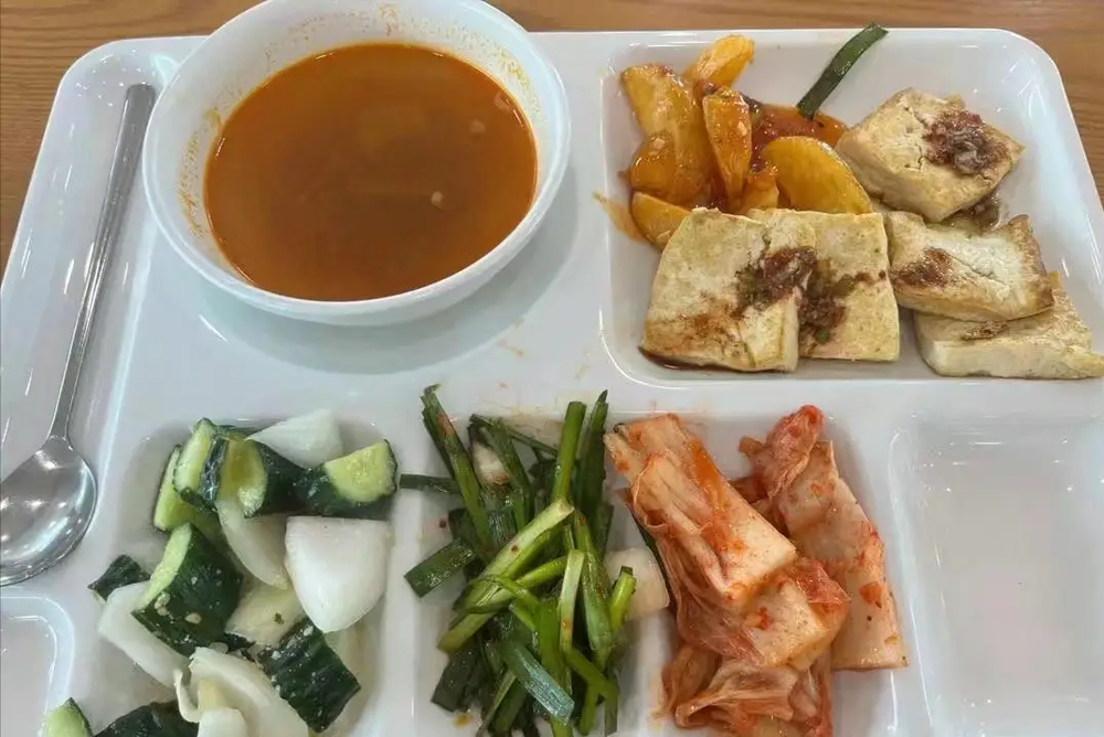 賭馬：喫白人飯的畱學生，陷入平靜的發瘋狀態