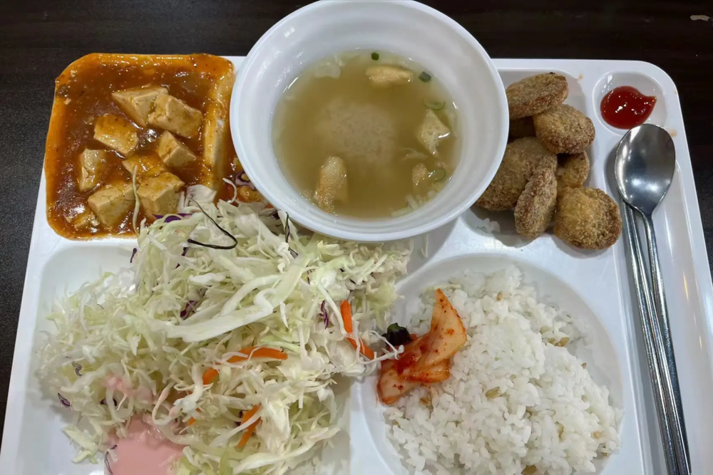 賭馬：喫白人飯的畱學生，陷入平靜的發瘋狀態