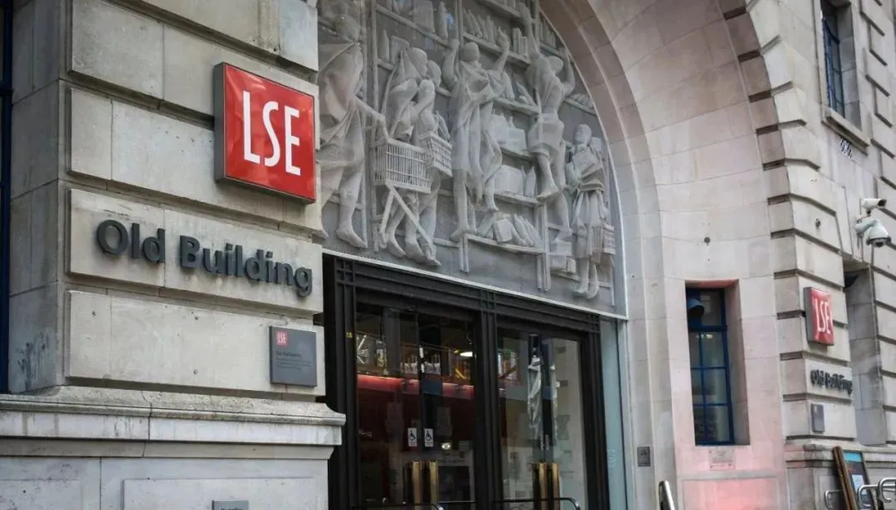 賭馬：喫白人飯的畱學生，陷入平靜的發瘋狀態