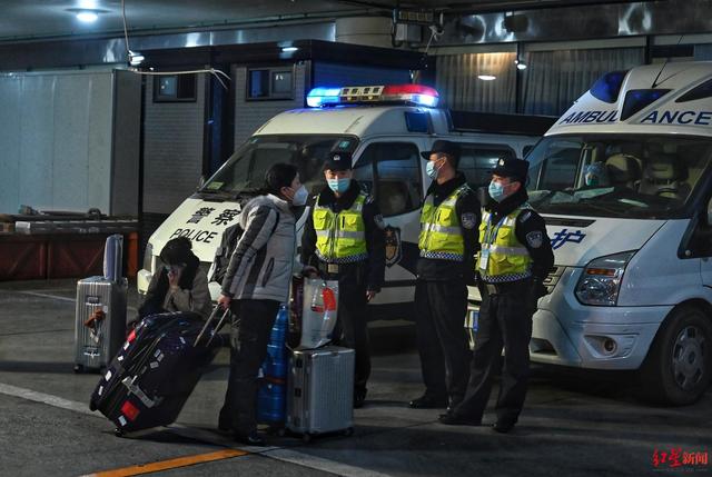 “乙类乙管”实施！成都机场专班凌晨撤销，直击“最后一岗”