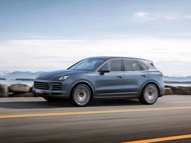 {賭馬}(卡宴和路虎揽胜运动哪个值得买)